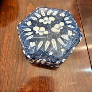 Blue and white trinket box